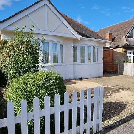 Cosy Bournemouth Bungalow Ferndown Eksteriør bilde